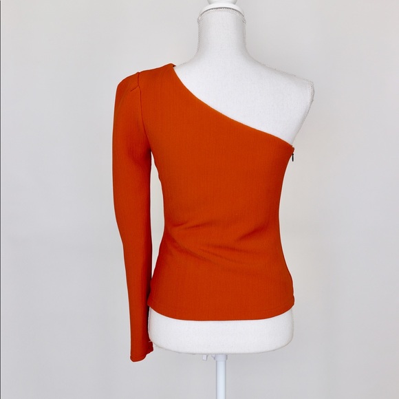 Off the shoulder top. - Picture 3 of 3